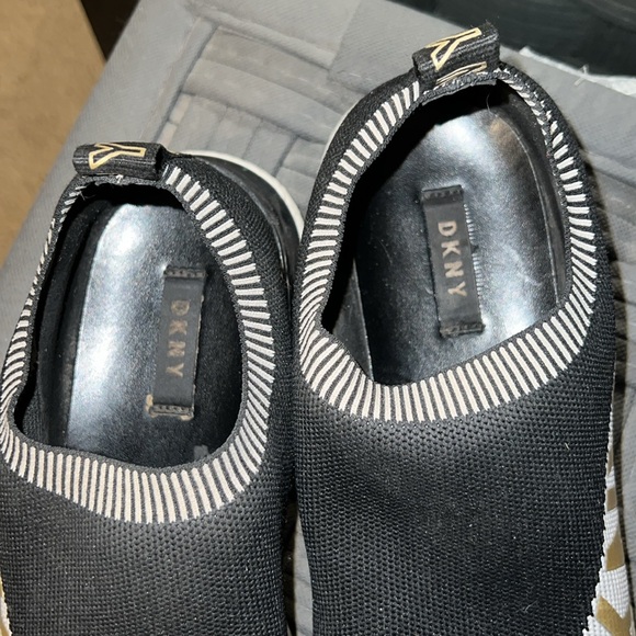 DKNY Donna Karen men’s slip on sneakers - Picture 3 of 5